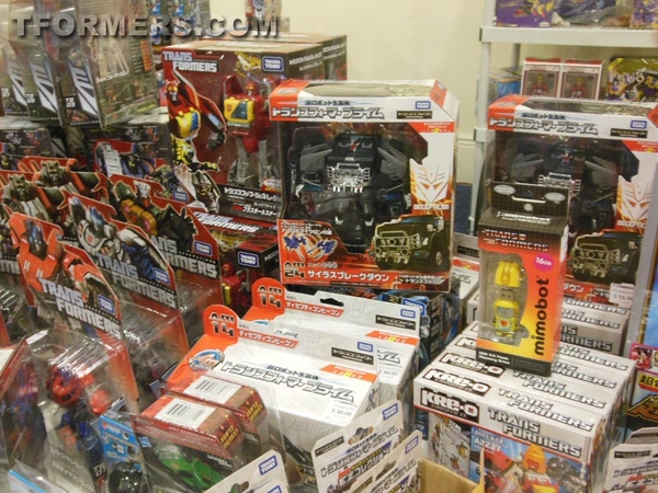 BotCon 2013   The Transformers Convention Dealer Room Image Gallery   OVER 500 Images  (240 of 582)